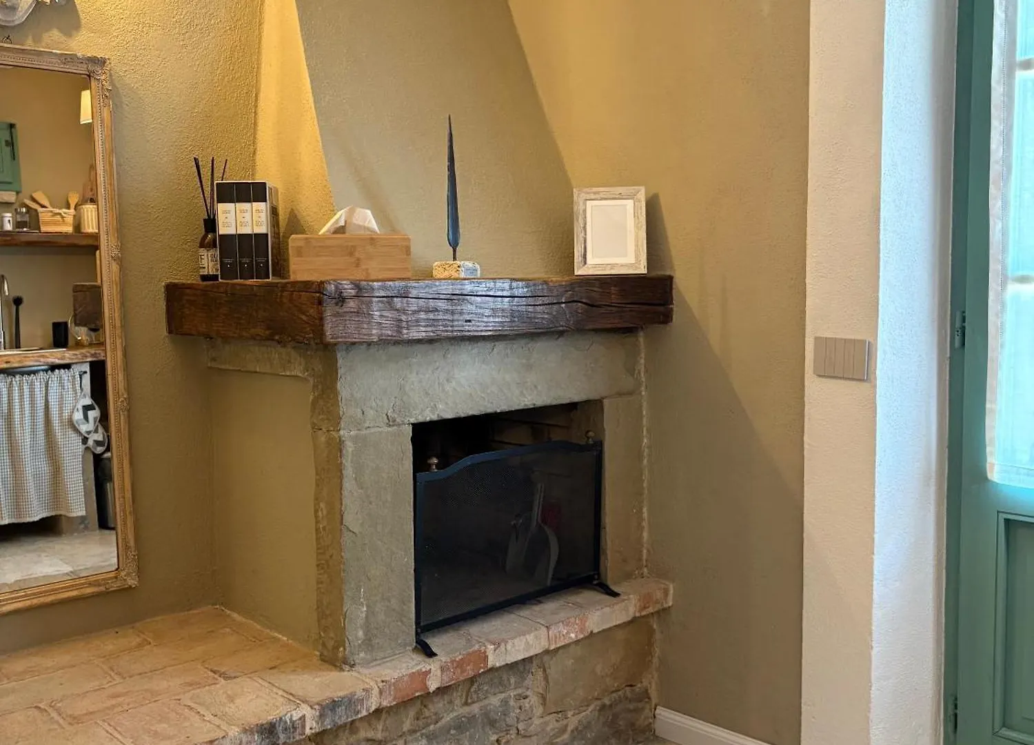 בית חווה לוצ'יניאנו Casa Vasari Holiday Suites Tuscany איטליה